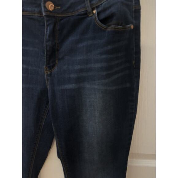 Established Relaxed Fit Skinny Jean Size 12 - Picture 2 of 7